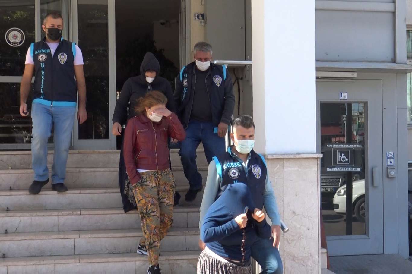 Kayseri’de hırsızlık yapan 4 kadın yakalandı Kayseri’de hırsızlık yapan 4 kadın yakalandı